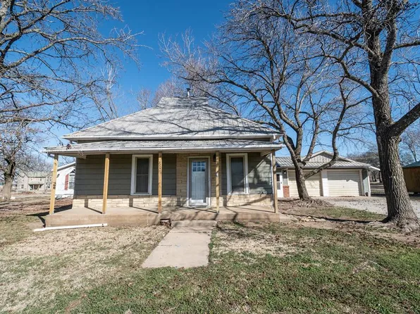 320 Greenwood St, Thayer, KS 66776