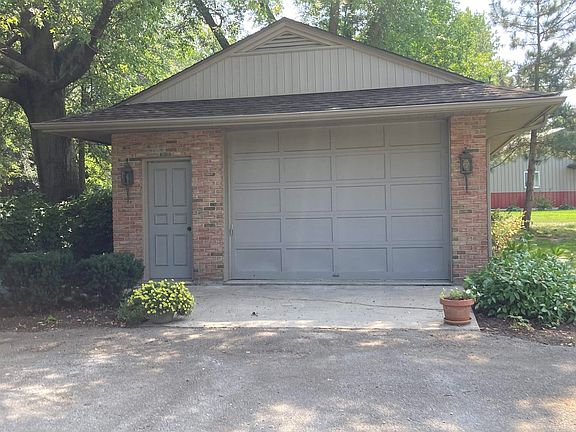 5th image of 1110 Riverview Dr