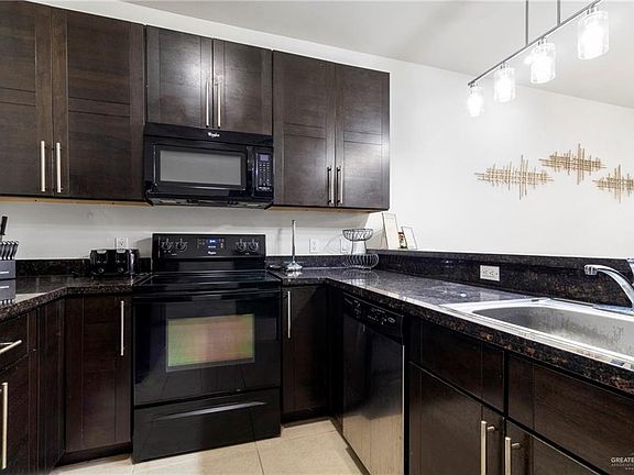 5th image of 813 Travis St Unit 214