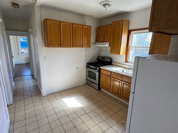 4th image of 306 McLean Ave APT 2