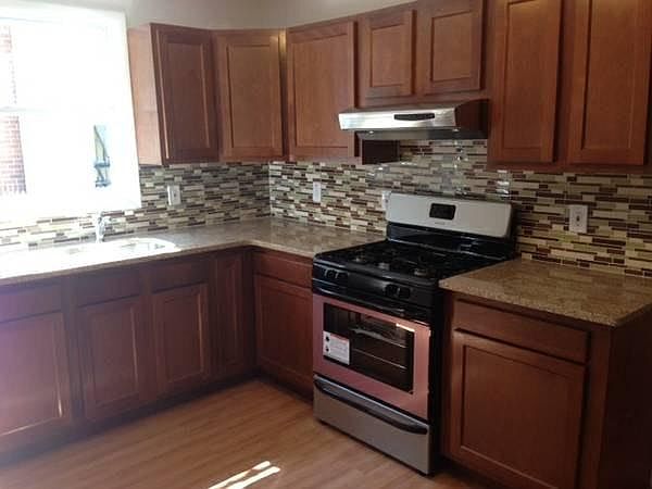 Brand new custom wood cabinets, granite counters, Stainless