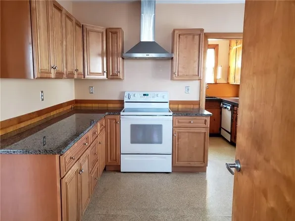 40 E Barrows St #2, Cumberland, RI 02864