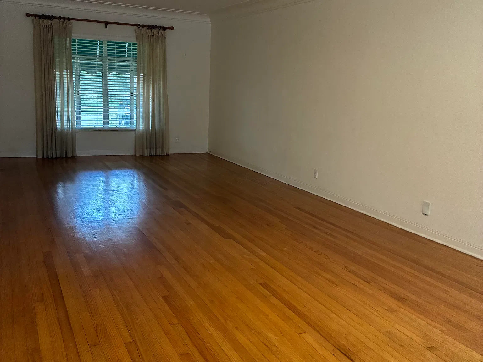2 bed, 1022 sqft, $3,000 — Photo 2