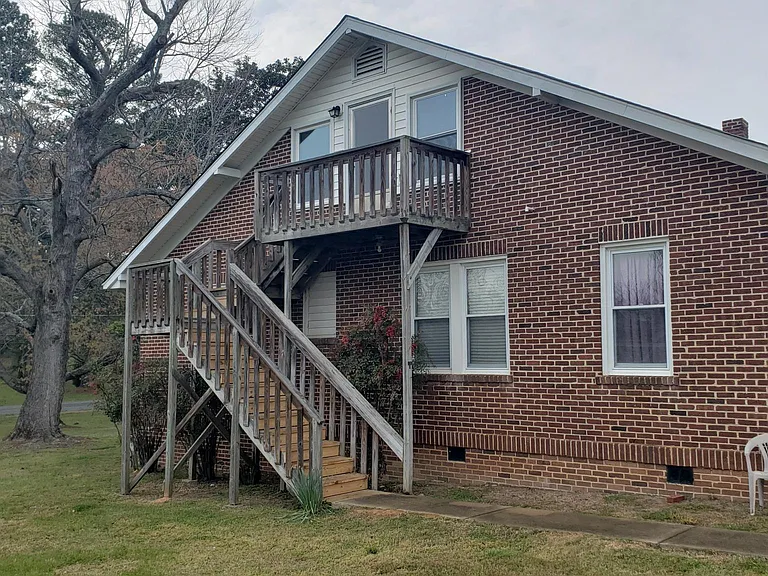 839B Sanford Rd — Photo 3
