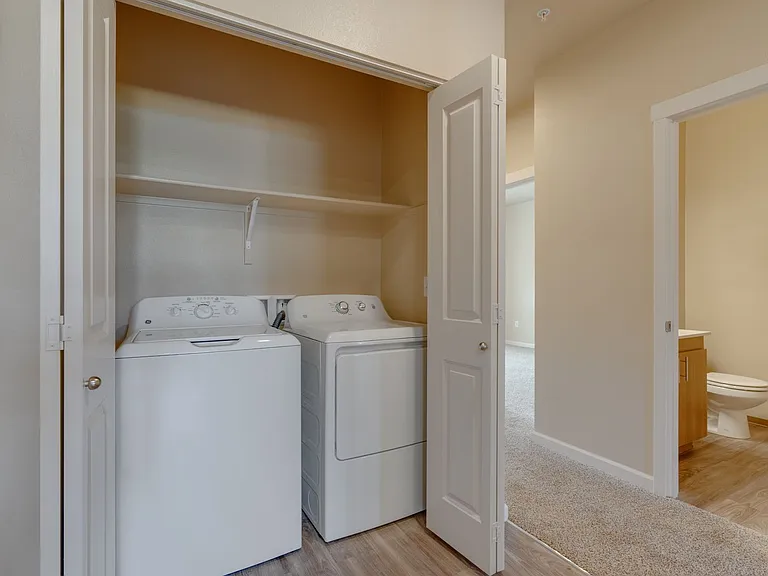 LIBERTY CREST APARTMENTS — Photo 31