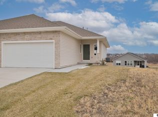 17608 Robin Dr, Omaha, NE 68136