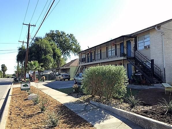 1st image of 200 E Courtland Pl APT 4