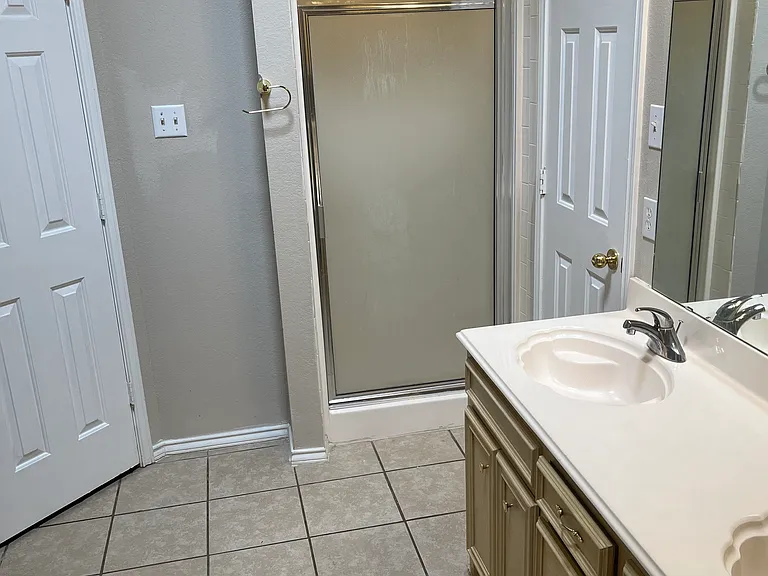 410 Justice Ave — Photo 13