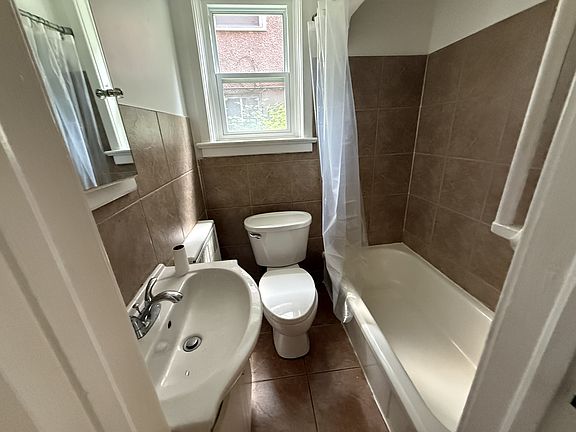 5th image of 371 Churchill Ave N #1563782