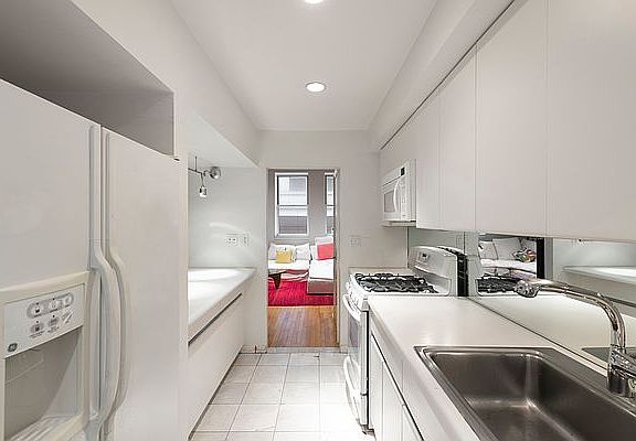 4th image of 54 Pine St