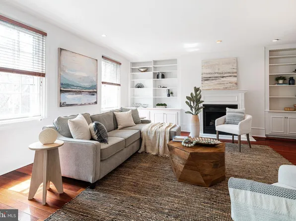 903 Clinton St APT 3F, Philadelphia, PA 19107