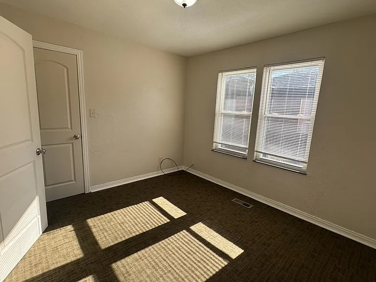 1535 NE 42nd St — Photo 25