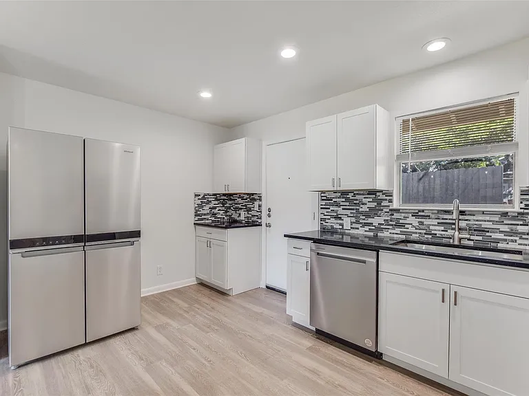 1202 W 22nd St #B — Photo 6