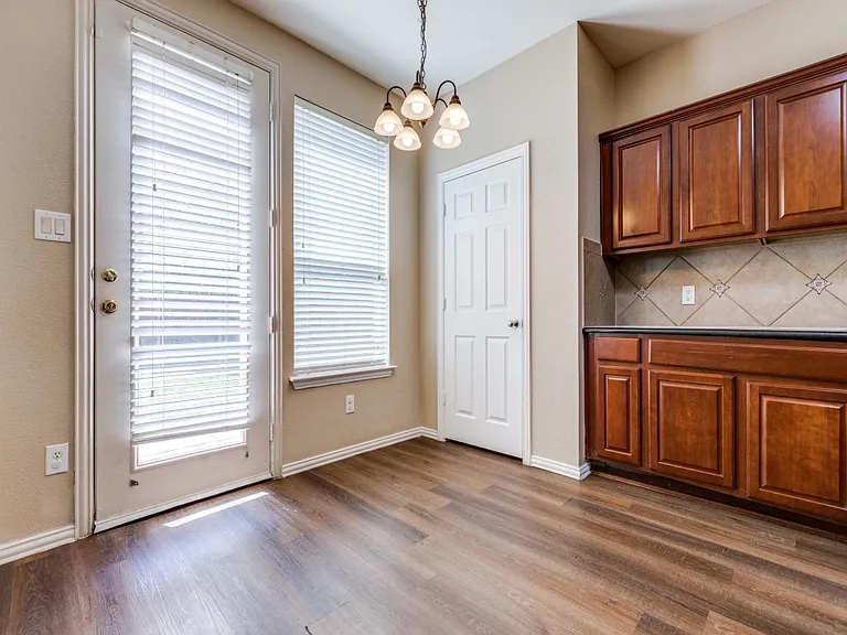 3808 Oakhurst Ln — Photo 7