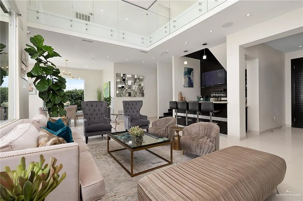4 bed, 5.5 bath, 3961 sqft, $5,500 — Photo 2