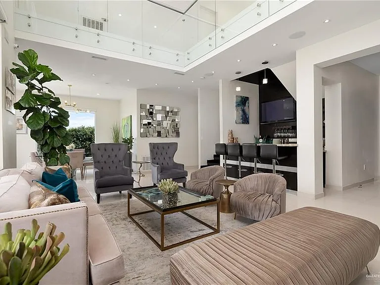 4500 Toronto Ave — Photo 2