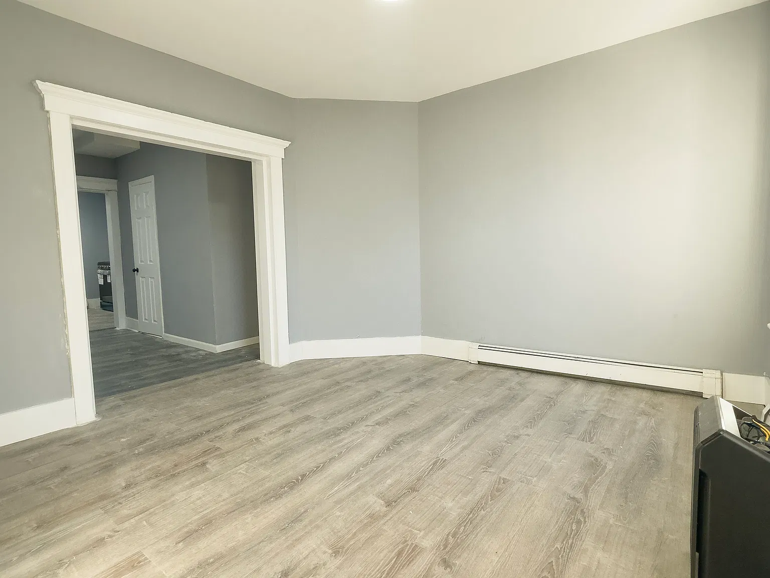 3 bed, 1376 sqft, $3,350 — Photo 3