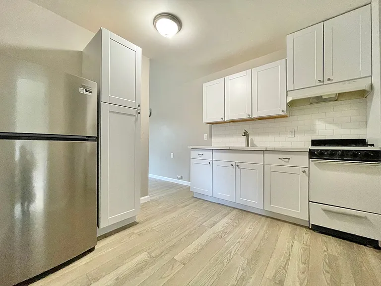 724-728 Morgan St — Photo 4
