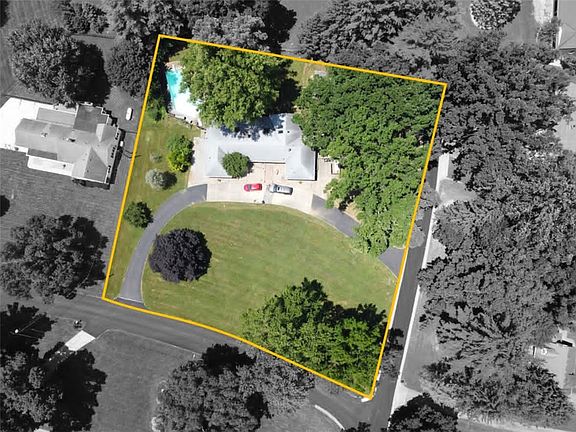 3rd image of 5555 Lindenwood Ln