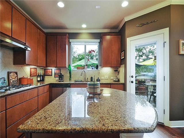 2nd image of 1807 Crown Dr