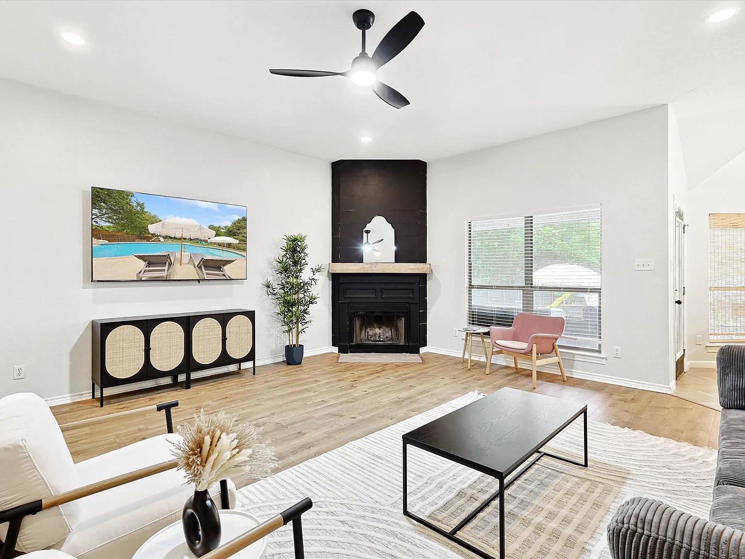 5 bed, 1862 sqft, $5,175 — Photo 3
