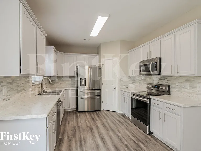 13704 Stringfellow Ln — Photo 6