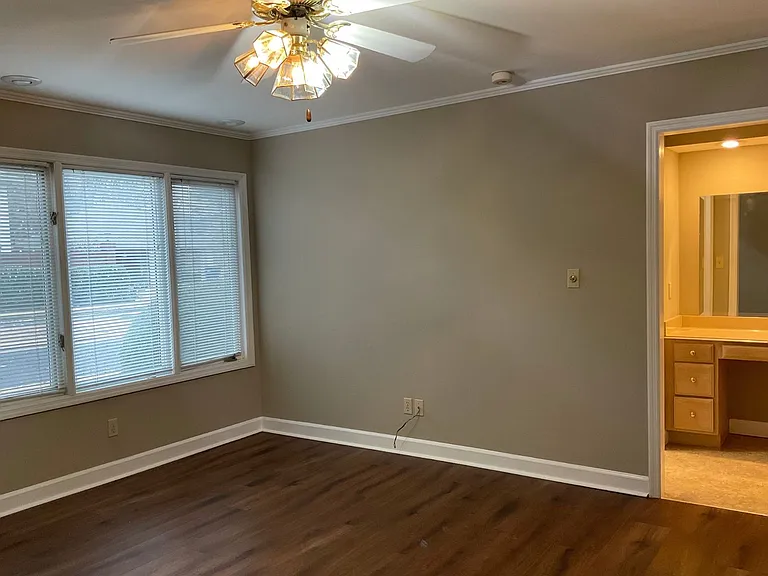 100-105 Regency Park Dr — Photo 14