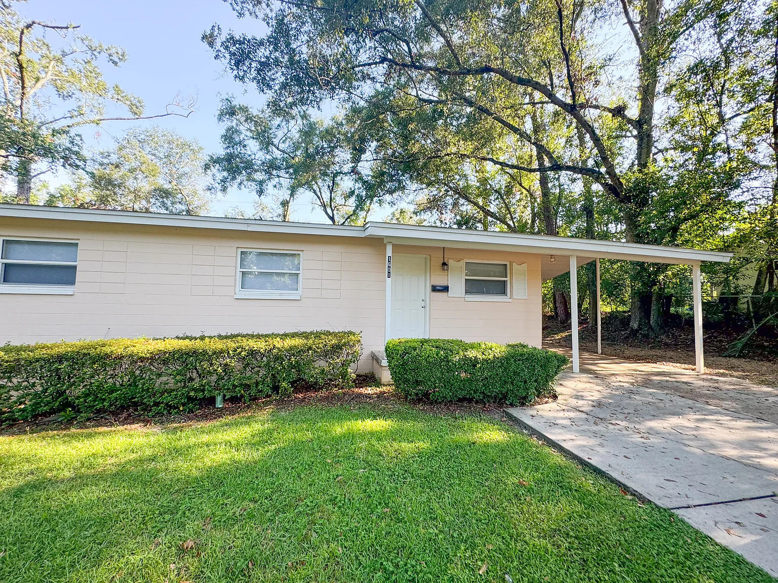 4 bed, 1800 sqft, $2,100 — Photo 1
