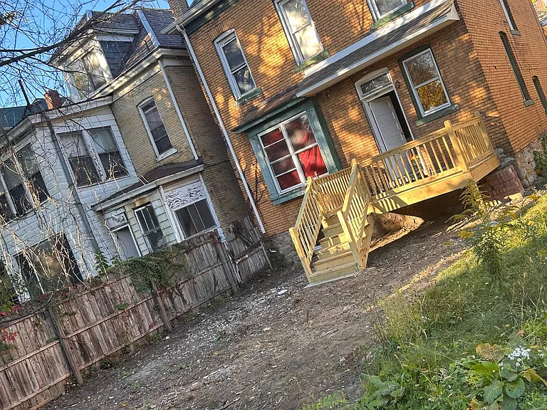 518 Holmes St — Photo 8