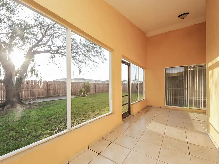458 Tamarind Parke Ln — Photo 15