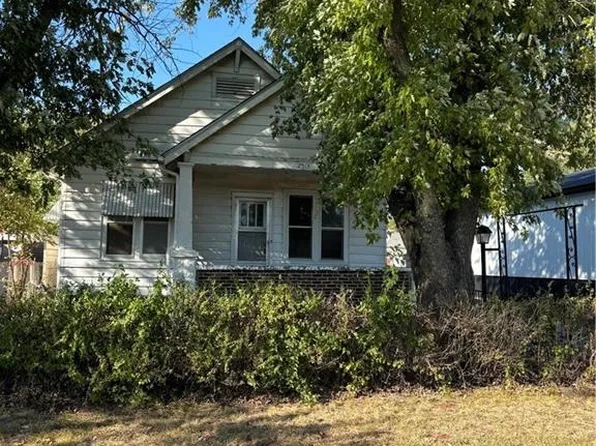 2513 Washington Ave, Parsons, KS 67357