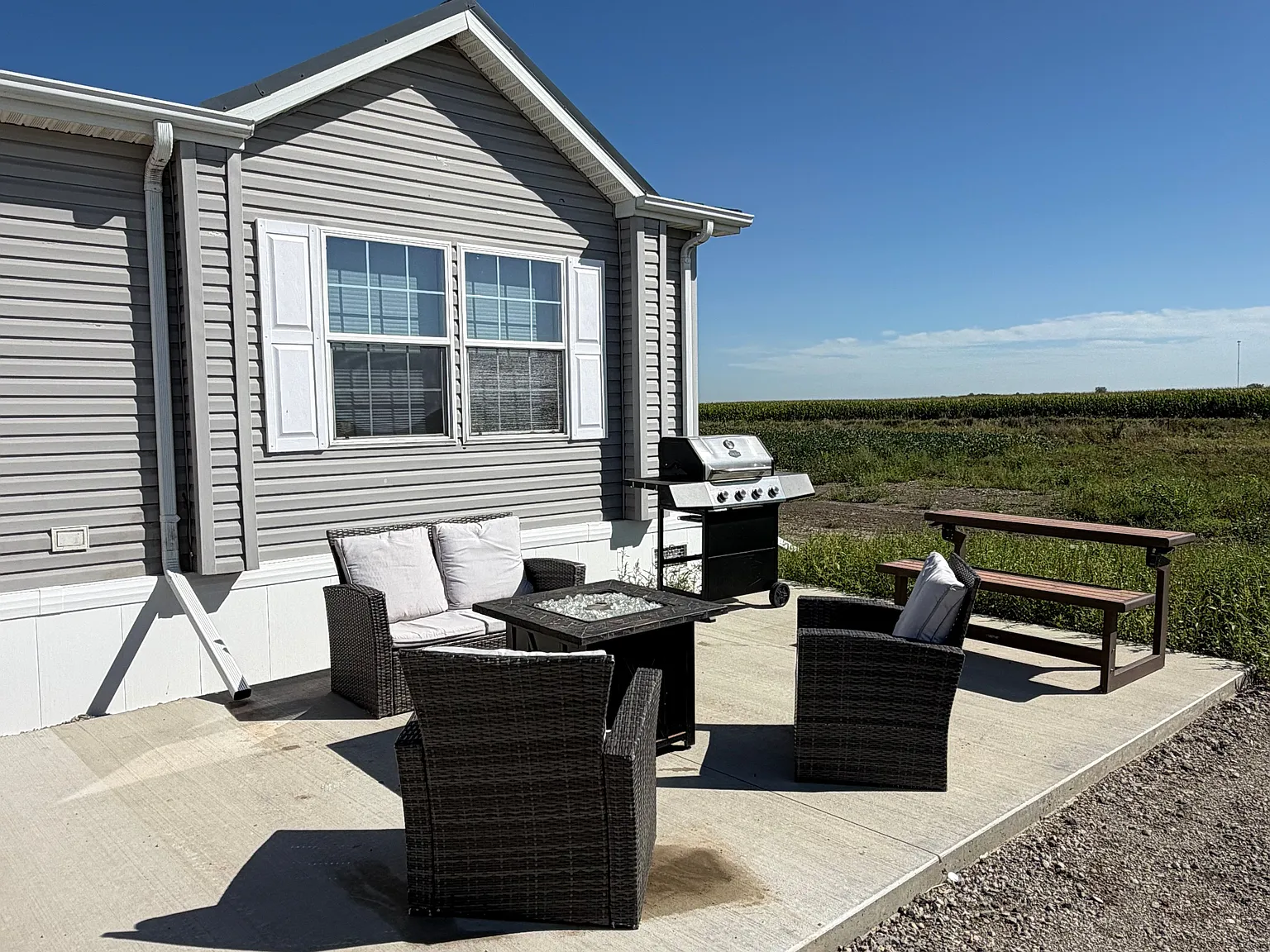 4 bed, 2.0 bath, $4,000 — Photo 3