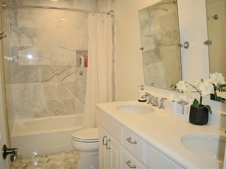 guest bath upstairs