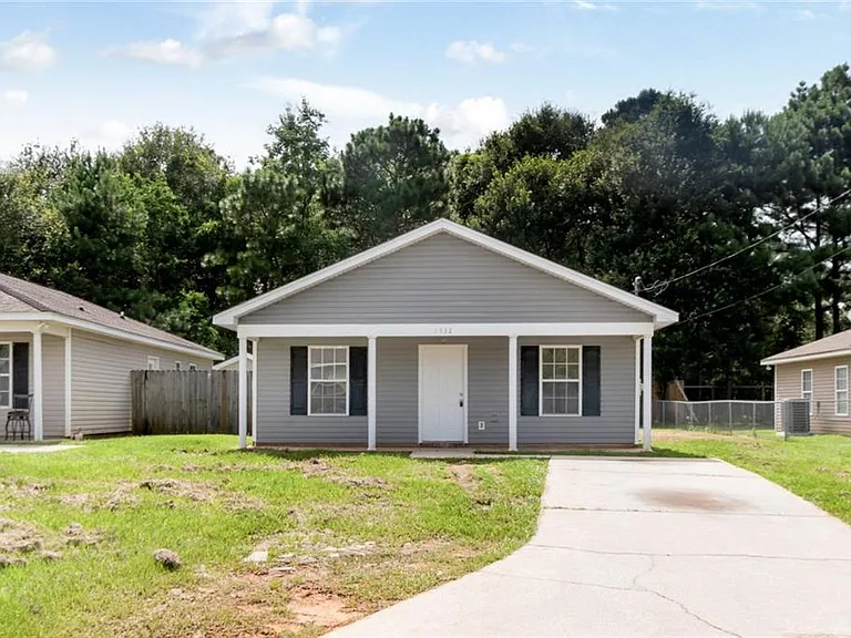 9932 Magnolia Crest Dr W — Photo 1