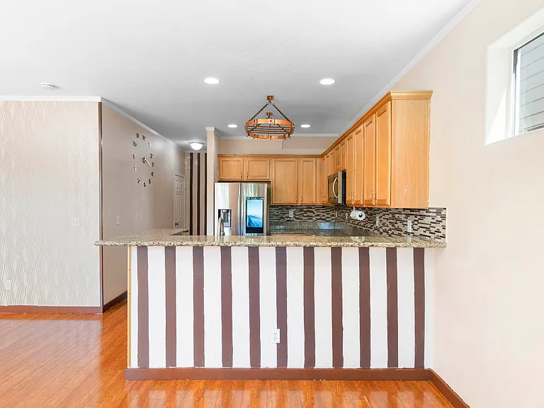 1639 SW Wright Pl — Photo 14