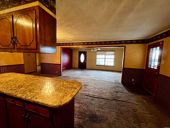 3rd image of 604 Grandview St