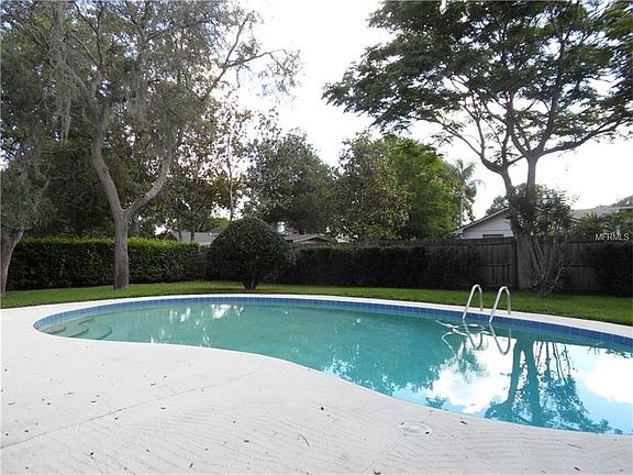 5th image of 238 E Hornbeam Dr