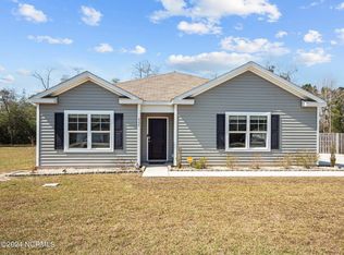 404 High Ridge Ct, Sneads Ferry, NC 28460