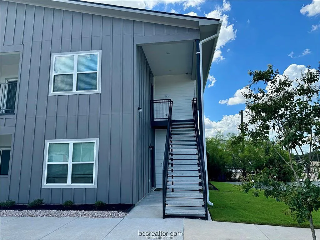 Building Photo - 1326 Prairie Dr #121