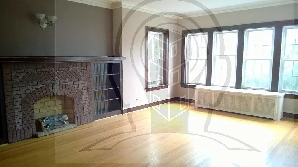 3 bed, 1.0 bath, 1200 sqft, $2,750 — Photo 2