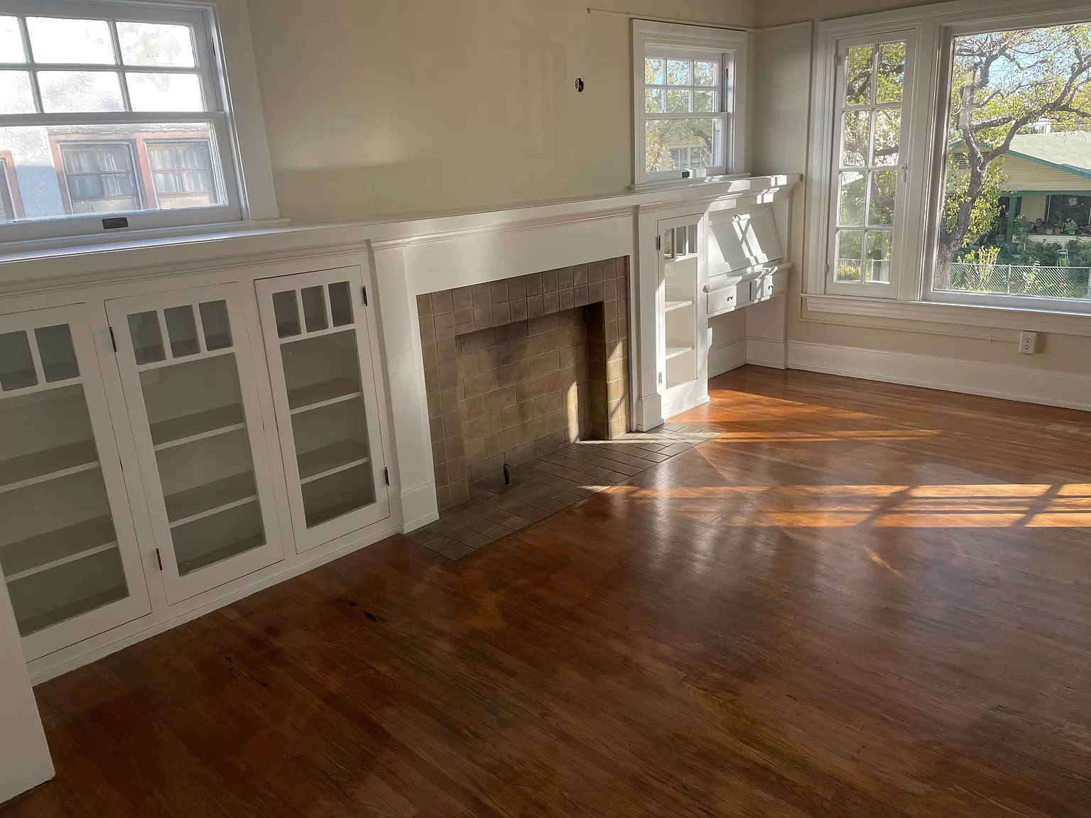 808 W 41st St — Photo 2