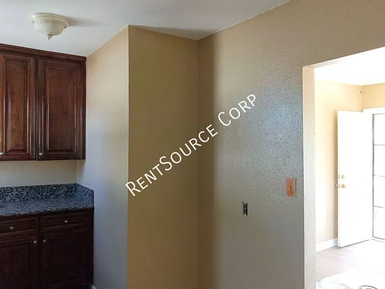 16735 Union St — Photo 7