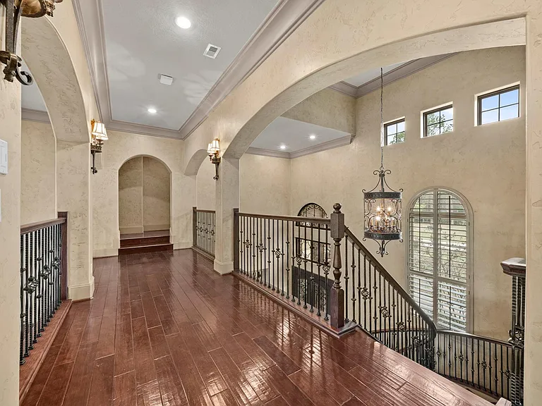 2102 Countryshire Ln — Photo 24