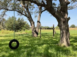 7103 County Road 401, Floresville, TX 78114