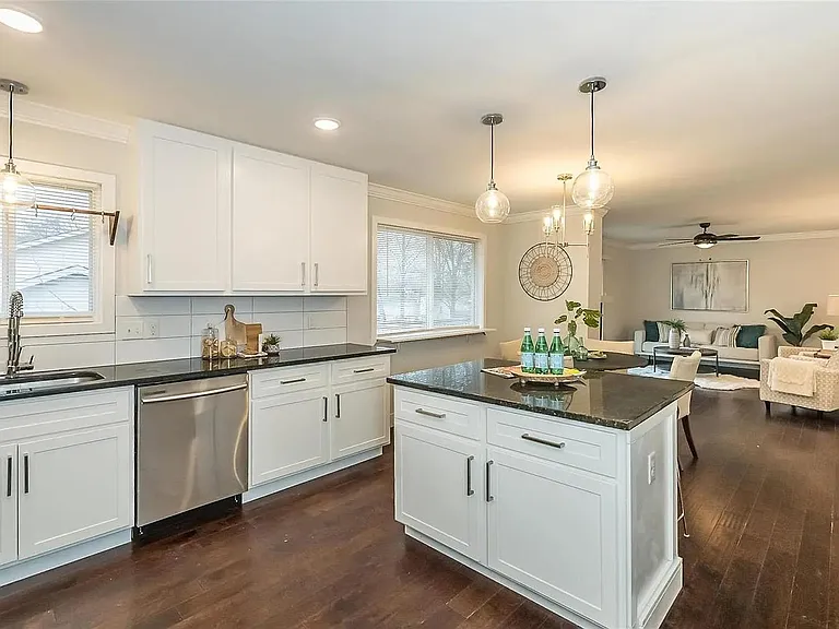 801 Clover Ln — Photo 5