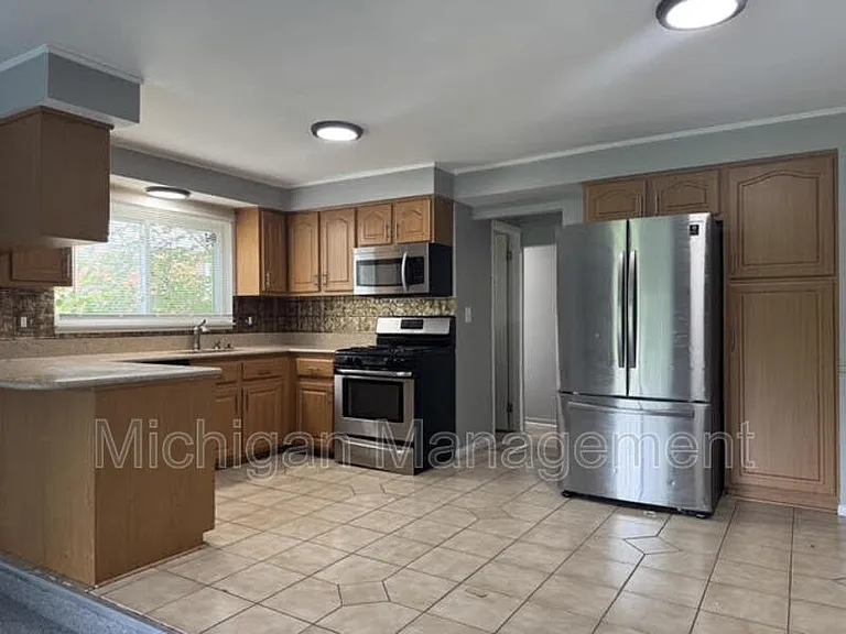 45299 Indian Creek Dr — Photo 2