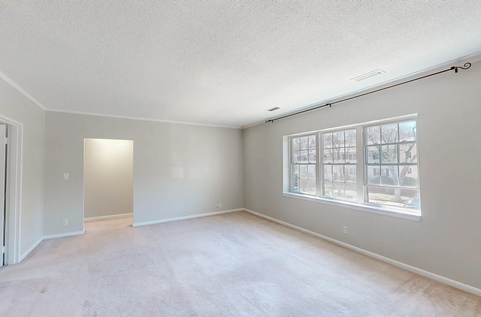 2 bed, 826 sqft, $2,600 — Photo 3