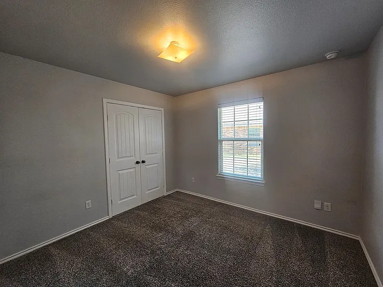 916 Mays Dr — Photo 12