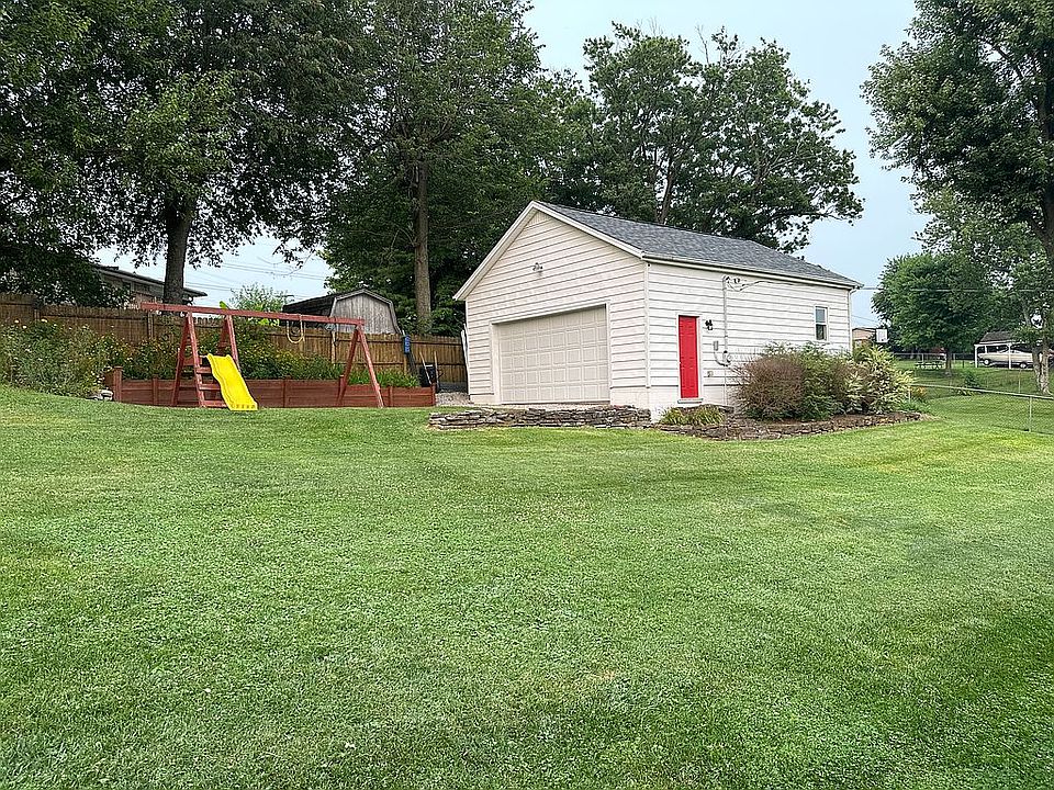 2nd image of 517 Melanie Ln