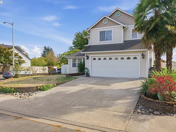 3rd image of 4717 NE 40th St